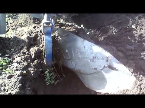 Видео: Мотоблок : Настройка плуга / мотоблок тяне право .