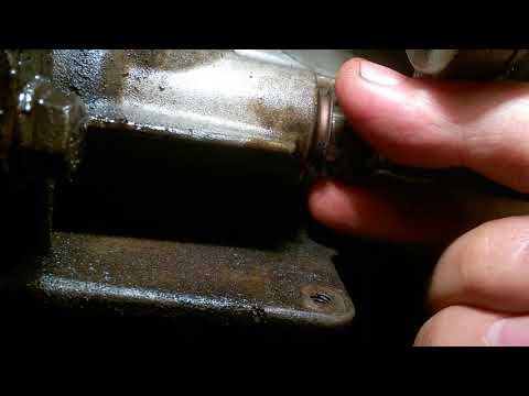 Видео: Замена сальника штока коробки передач Ford 1321128 на Ford Focus