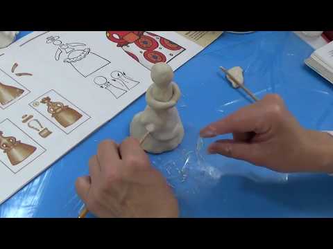 Видео: Учимся лепить дымковскую игрушку