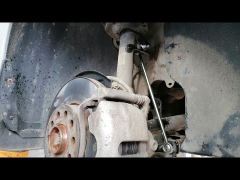 Видео: Skoda Octavia A-7, Octavia III глухой стук в передней подвеске . Замена стойки стабилизатора.