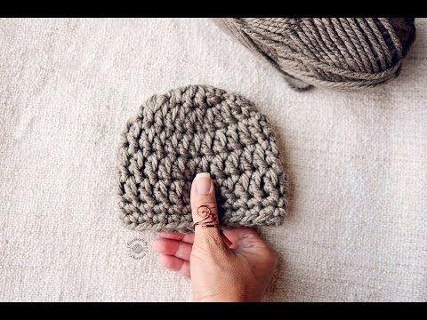 Видео: Мастер-класс по вязанию крючком шапочки для новорожденного