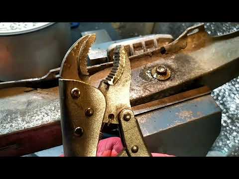 Видео: A6 C4 закисшие болты бампера.