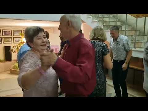Видео: 24 ноября 2024 г.От белых роз