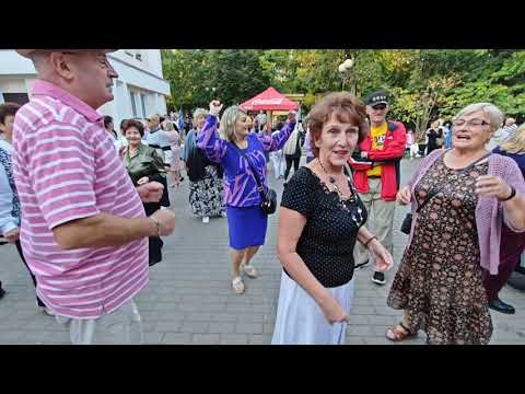 Видео: 22.09.24г..."Отдам Тебе Любовь"... звучит на танцполе в Гомельском парке...