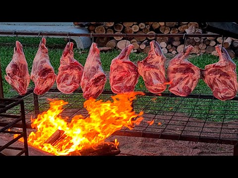 Видео: Бразильское барбекю из мяса, произведенного в биоме гаучо Пампы: