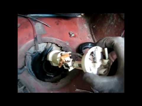 Видео: VW Golf 2. Устраняю засор топливозаборника.