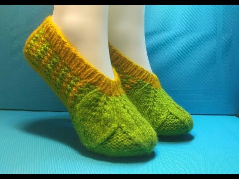 Видео: Вязание спицами домашние тапочки Три листика #214