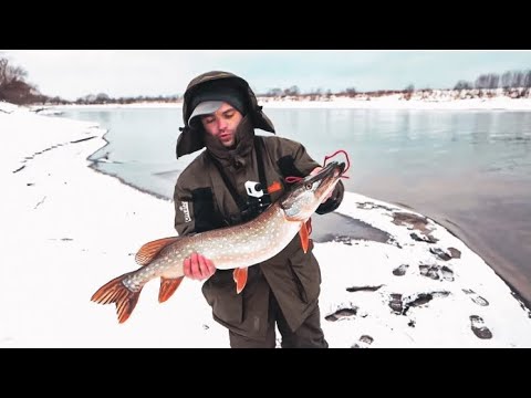 Видео: МОСКВА-РЕКА. РАЗВЕДКА НОВЫХ МЕСТ. Зимний спиннинг на Москва-реке 2021.