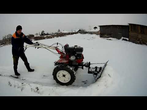 Видео: Мотоблок "БРАЙТ" со снегоуборочной лопатой-отвалом.Тест драйв.