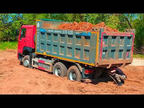 Видео: Еду поднимать участок. Щебеню дорогу. Планировка грунта. Растолкал кучи.