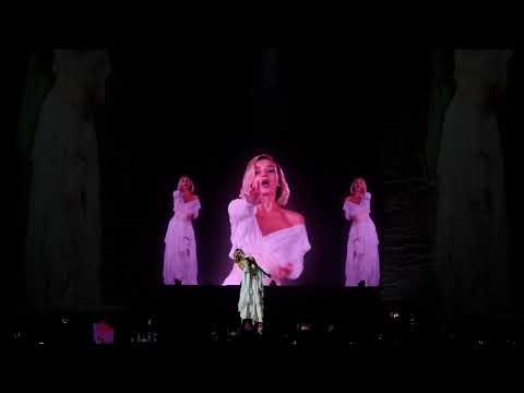 Видео: Полина Гагарина - 10 Обезоружена + приглашение в Лужники (Санкт-Петербург 08.03.2024)