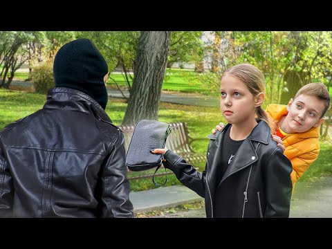 Видео: ЛУЗЕР И ТРУС! Парень Амельки не смог защитить ее от преступника!