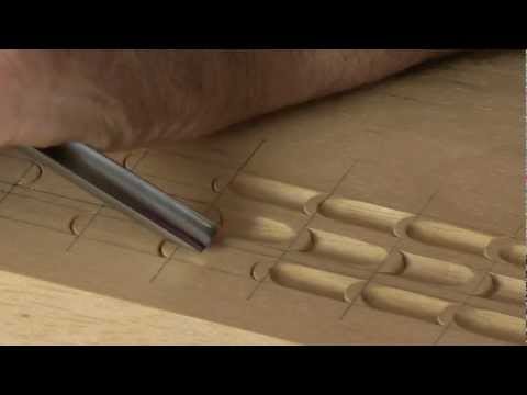 Видео: Как вырезать классический декор поверхности — Мастер-классы по резьбе по дереву