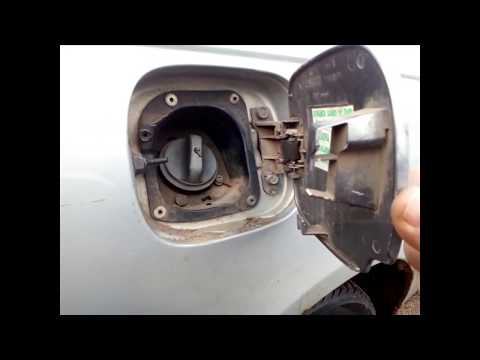 Видео: Заклинило на заправке бензолюк Renault Megan Scenic 2000г. бензин 1,6л. Что делать???