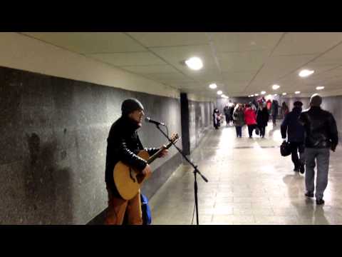 Видео: Москва подземный переход - Лишь о тебе мечтая