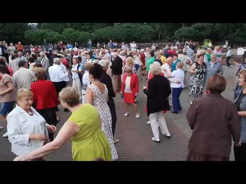 Видео: "Шалунья-осень придет, не спросит..."