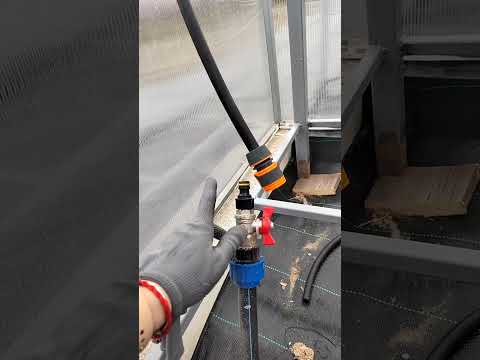 Видео: Делаю полив в теплице