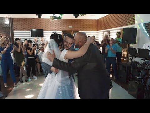 Видео: "Моя сестричка теперь невеста" песня братьев и папы на свадьбе. Все в слезах!