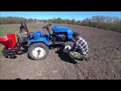 Видео: Посадка картофеля минитрактором Русич Т-15