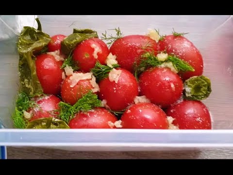 Видео: Салат Молдованочка!Помидоры!Баклажаны !Перцы.Все слоями Делаю этот салат уже 45лет !