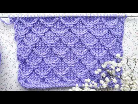 Видео: Объемный узор с ромбами (квадратами) / Вязание спицами