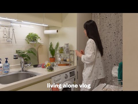 Видео: Влог о жизни в одиночествеㅣПриготовление жареной курицы и острой лапши.