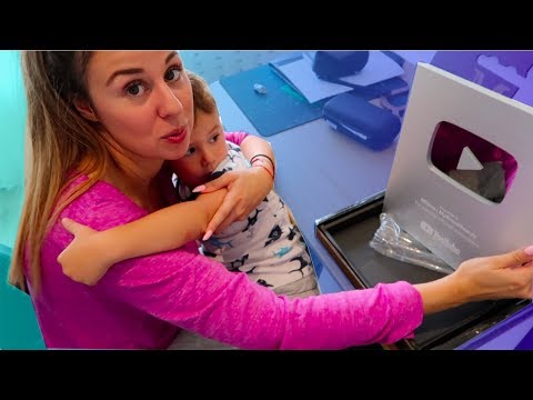 Видео: НЕ ОЧАКВАХ ТАКАВА РЕАКЦИЯ! YOUTUBE PLAY BUTTON UNBOXING