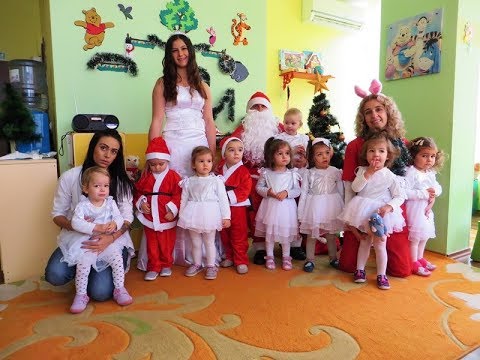 Видео: Дядо Коледа в детската ясла - 2