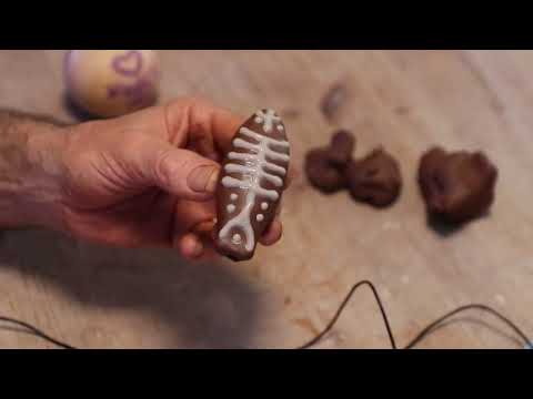 Видео: Свистулька Рыбка и роспись ангобами