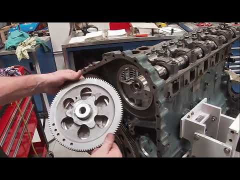 Видео: Установка распределительного вала Detroit Diesel 60 или 50 серии и измерение зазора