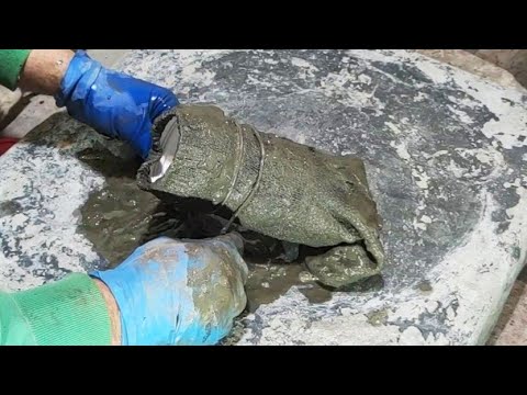 Видео: Из Носка, Пластиковой банки и Цемента.