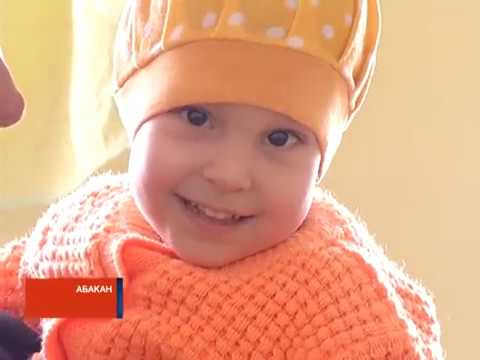 Видео: Малышку из Хакасии удочерили родители-петербуржцы