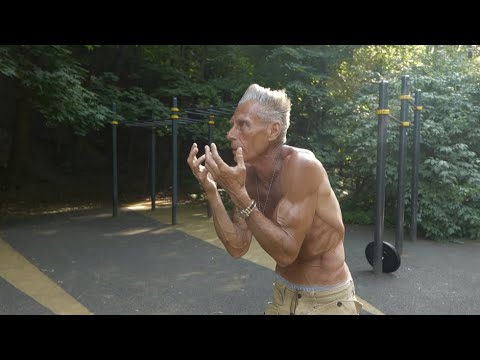 Видео: Самый сухой человек Москвы и его жизненная философия. Челлендж Жим + Подтягивания 