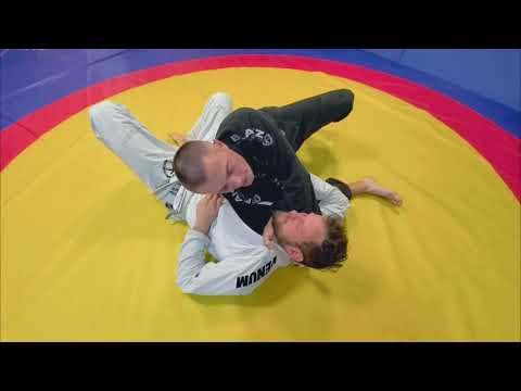 Видео: 4 атаки из Колена на животе в Бразильском Джиу Джитсу - 4 Knee on Belly attacks in BJJ - BLAKZ Team