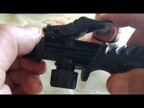 Видео: Ремонт опрыскивателя Жук 5 литров.