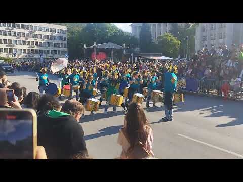 Видео: гърци на Карнавала в Габрово