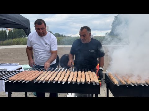 Видео: 80 кг мяса я успел готовить за короткий время и угостить много народа