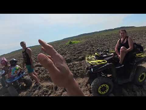 Видео: Часть 2. Мы решили объехать пашню иииии …приехали на другую))))не один ребенок на видео не пострадал