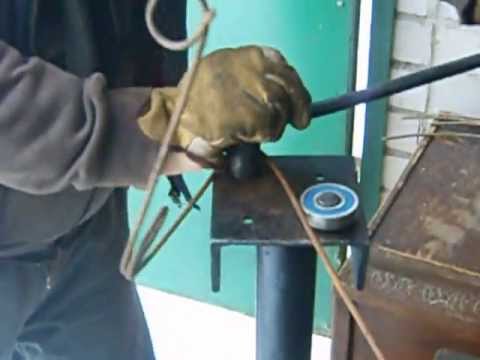 Видео: изготовление пружины капкана