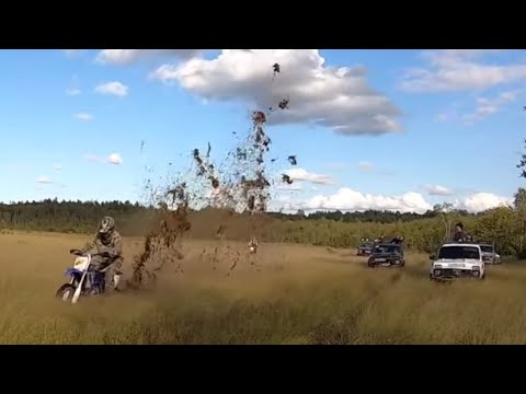 Видео: Болотные веселья! Мотоцикл может