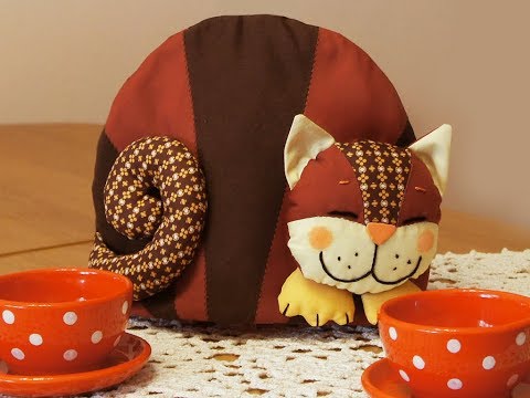 Видео: Декоративная грелка на чайник "Котофей" в лоскутной технике.