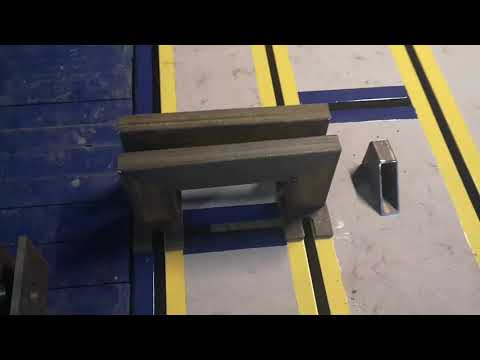 Видео: Лапы (захваты) за пороги авто для напольного стапеля.Часть 1