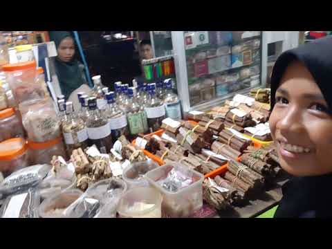 Видео: Рынок в Индонезии (Центральный Калимантан)
