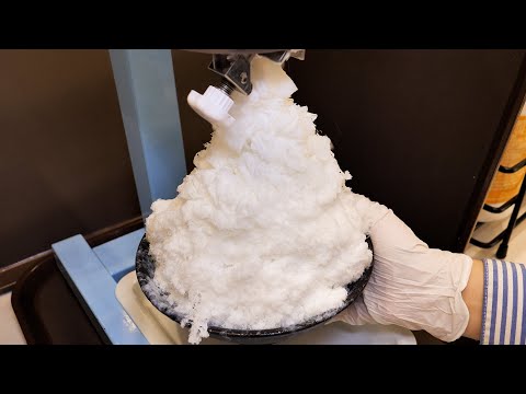 Видео: приготовление корейской стружки льда (манго, клубника, дыня, красная фасоль) - Корейская уличная еда