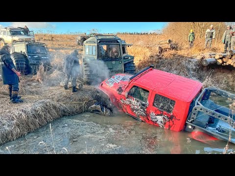 Видео: ЭВАКУАЦИЯ ОФФРОУД МОНСТРА! Jeep на 47" тракторах ПОЕХАЛ В БРОД off road пошел не по плану