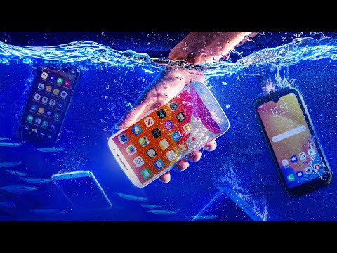 Видео: Спасай утопающего: Что делать если смартфон упал в воду