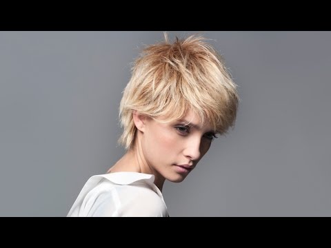 Видео: Классическая короткая стрижка слоями