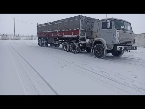 Видео: КАМАЗ зерновоз. чуть - чуть работаем!