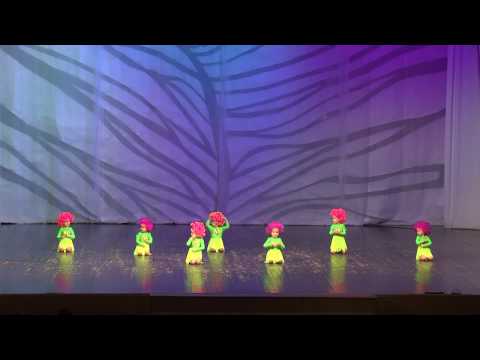 Видео: Танец "Пчелки и Цветочки"