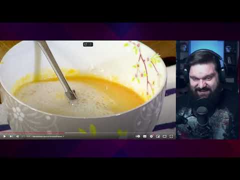 Видео: Юлия Высоцкая готовит корзиночки с ягодами и рекламой | комментирует @minlogiki